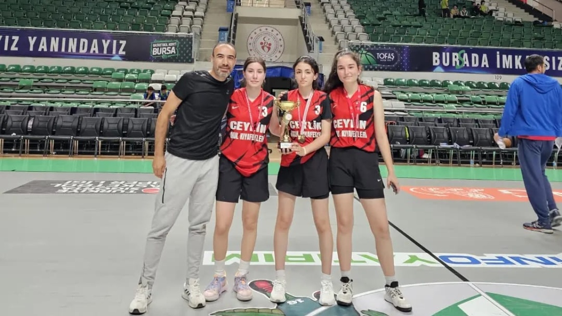 Basketbol turnuvasında kız basketbol takımımız Nilüfer 2. kümede 2. oldu.